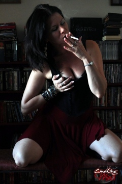 Kinky babe Mina enjoying smokes in her goth look - N