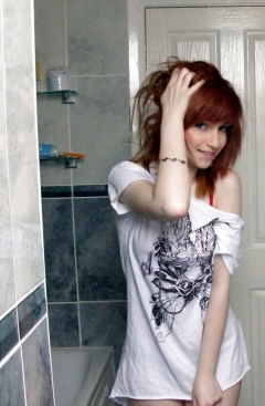 Stolen Pics - Redhead in Bath - N