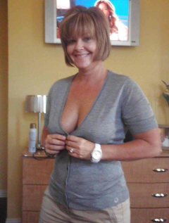 HOT AND SEXY MATURE LADIES - 8 - N