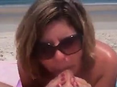 sexy-girlfriend-gives-blowjob-in-the-beach
