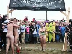 world-euro-danish-nude-people-on-roskilde-festival-2011-1