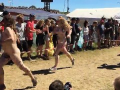 world-euro-danish-nude-people-on-roskilde-festival-2015-1