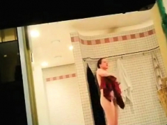 super-sexy-milfs-in-public-shower-room