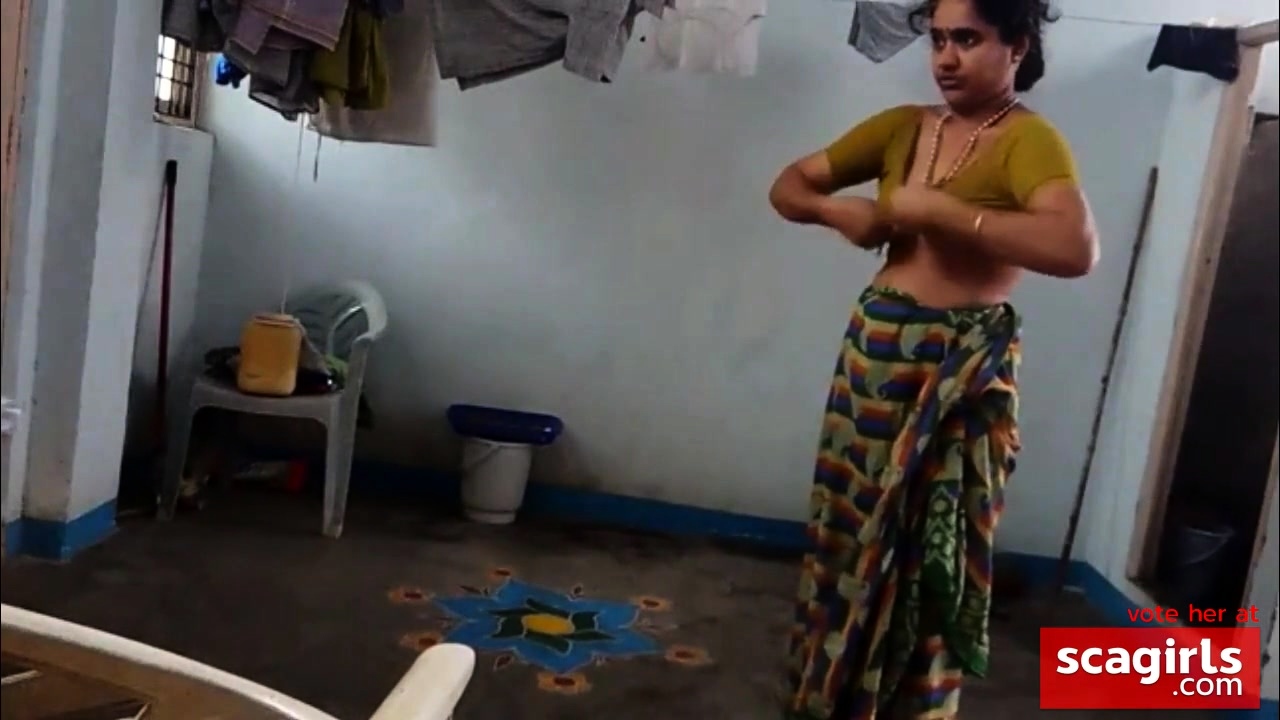 Desi With Hairy Armpit Wears Saree After Bath at DrTuber