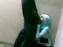 malay-skodeng awek tudung hijab kat tangga