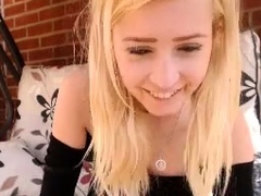 naked-amateur-webcam-girl-fingering-her-pussy-live-on-camera