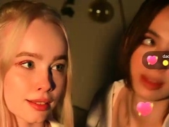 amateur-webcam-teen-masturbates-and-teases